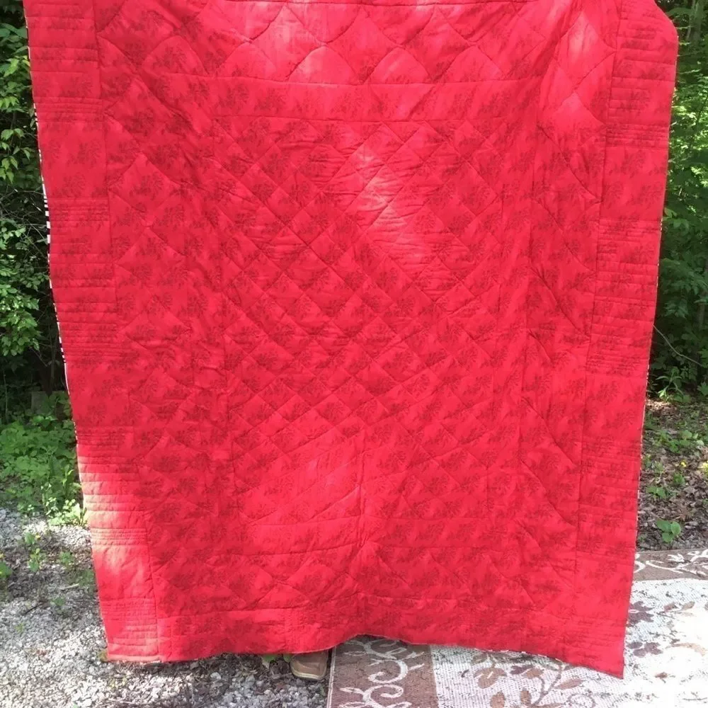 NWT. Hand Crafted Gorgeous Poppies Large Quilt